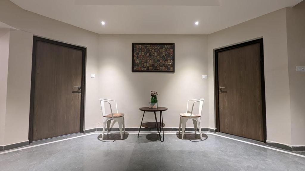 Bunglow 14, Rooms With Balcony 아부 산 외부 사진