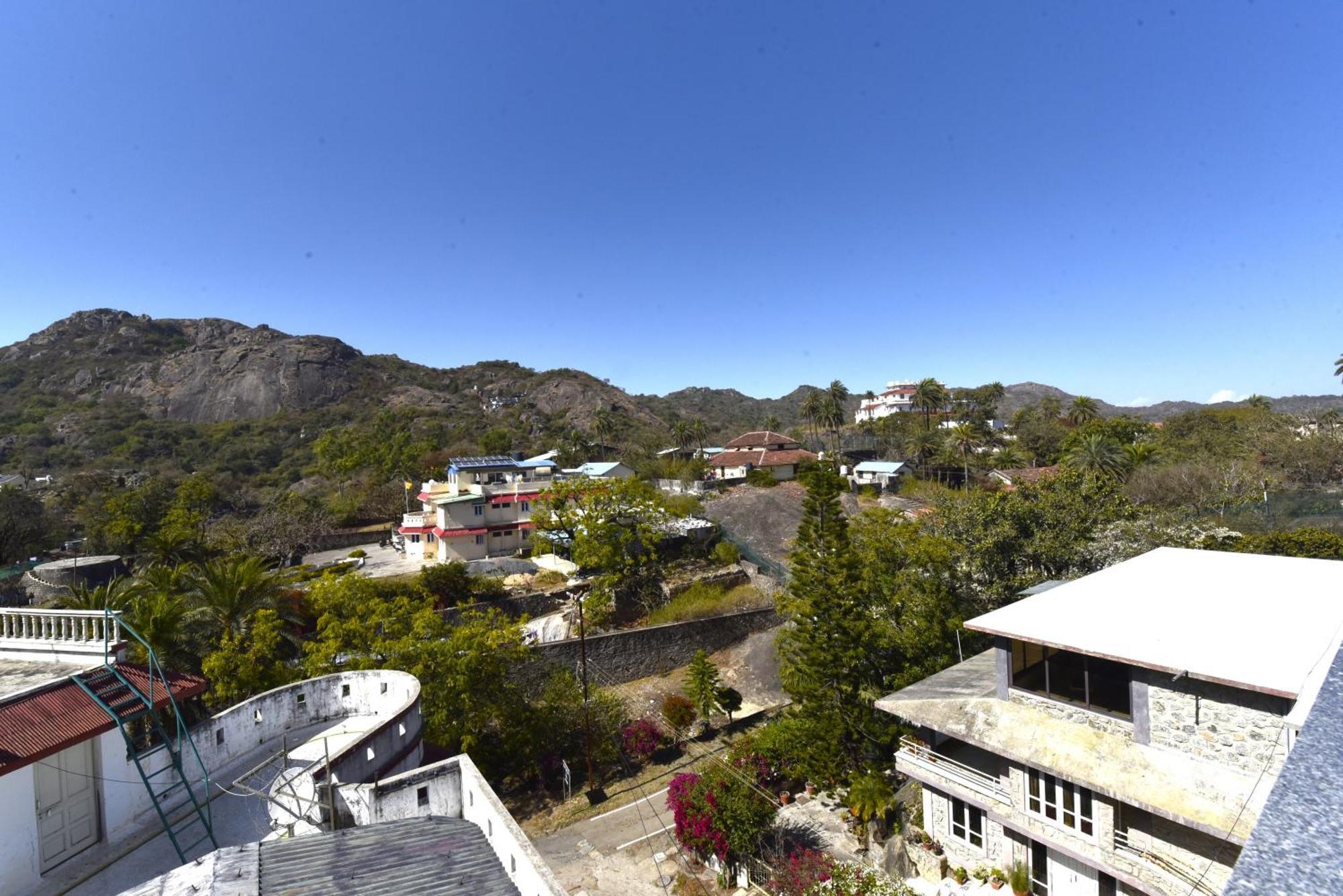 Bunglow 14, Rooms With Balcony 아부 산 외부 사진