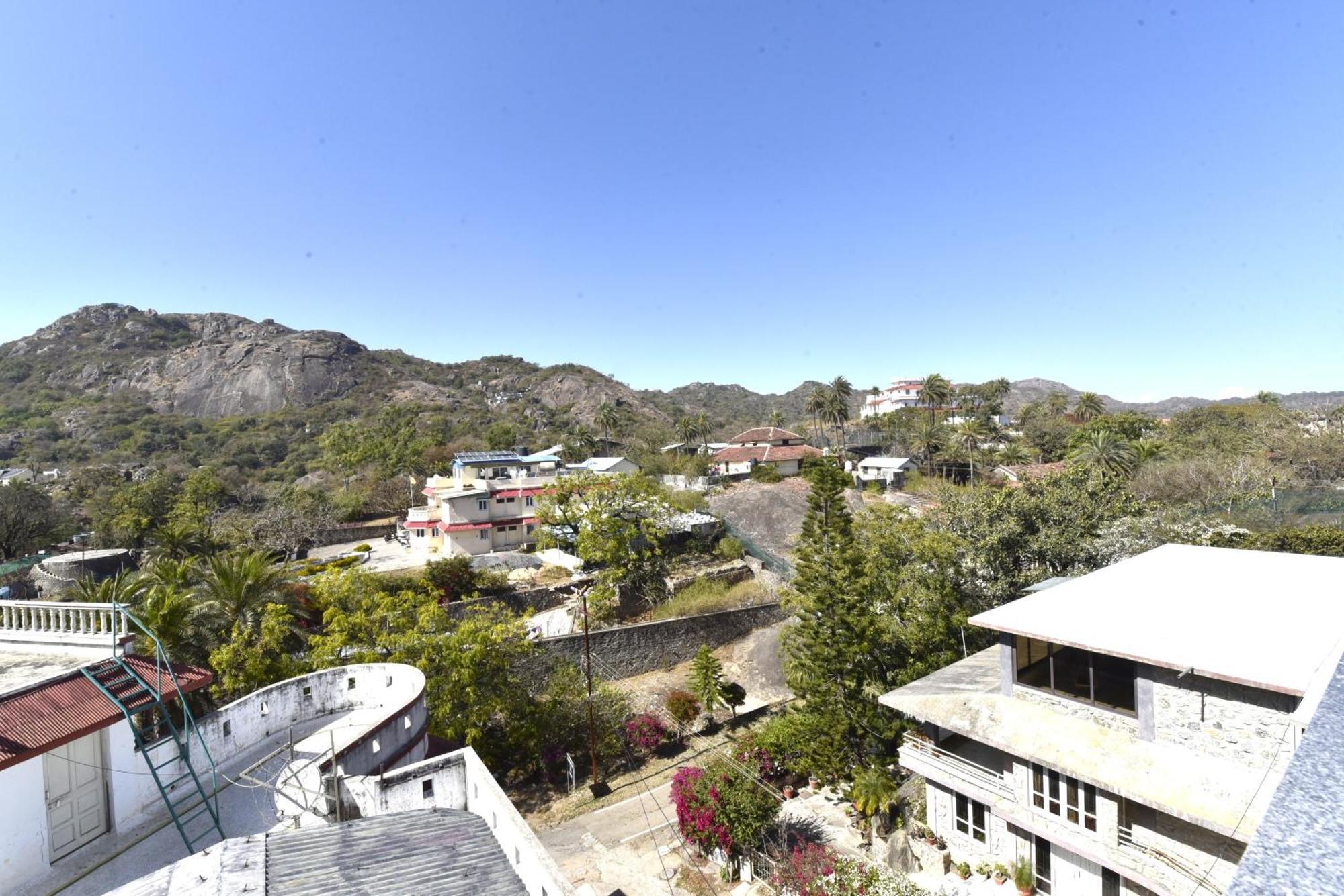 Bunglow 14, Rooms With Balcony 아부 산 외부 사진